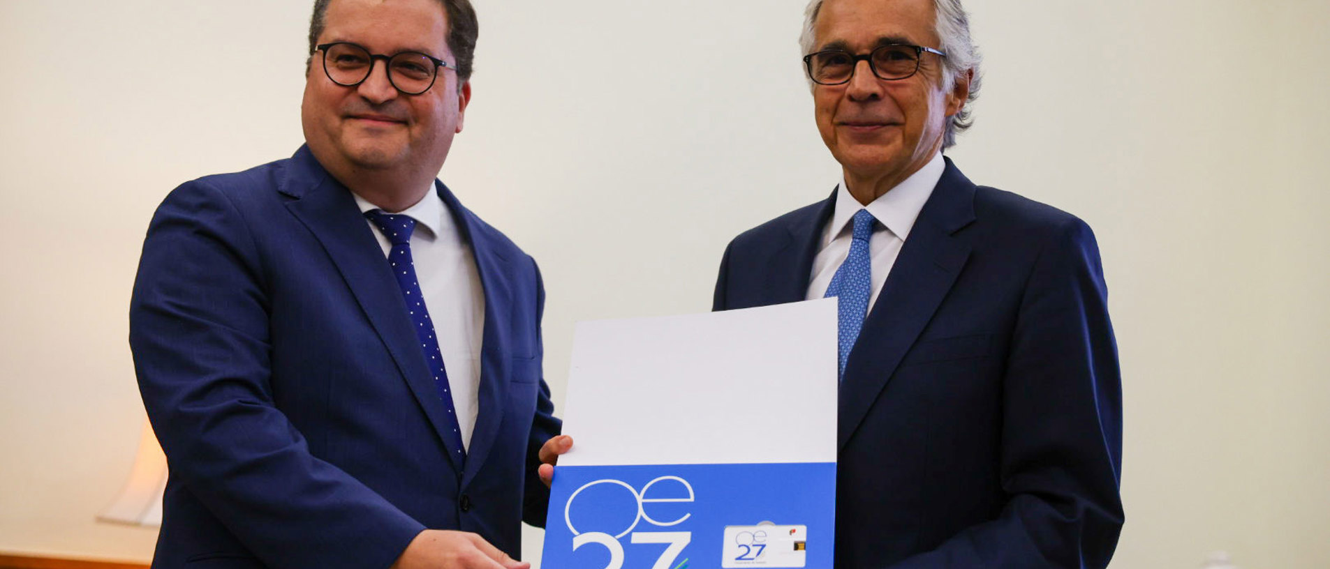 Ministro Das Financas Entrega OE 2027 Ao Presidente Da AR (1)