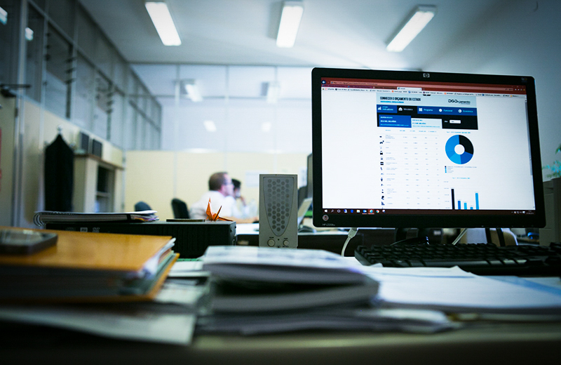 Ecra De Computador Com Imagem De Um Grafico Sobre Secretaria